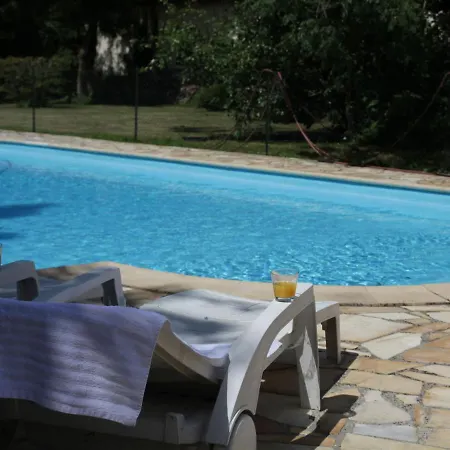 Cosy Flat With Pool In Les Pins