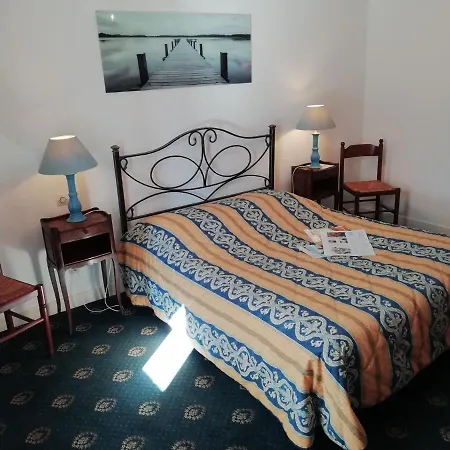 Cosy Flat With Pool In Les Pins *