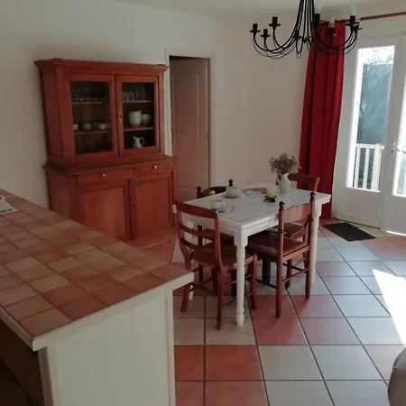 Cosy Flat With Pool In Les Pins *